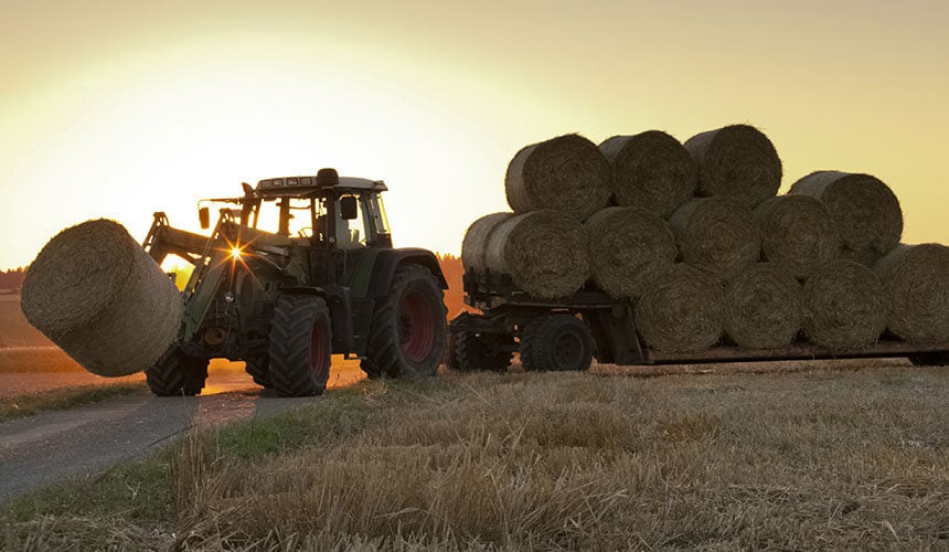 Adapt tyre pressure between fields and the road