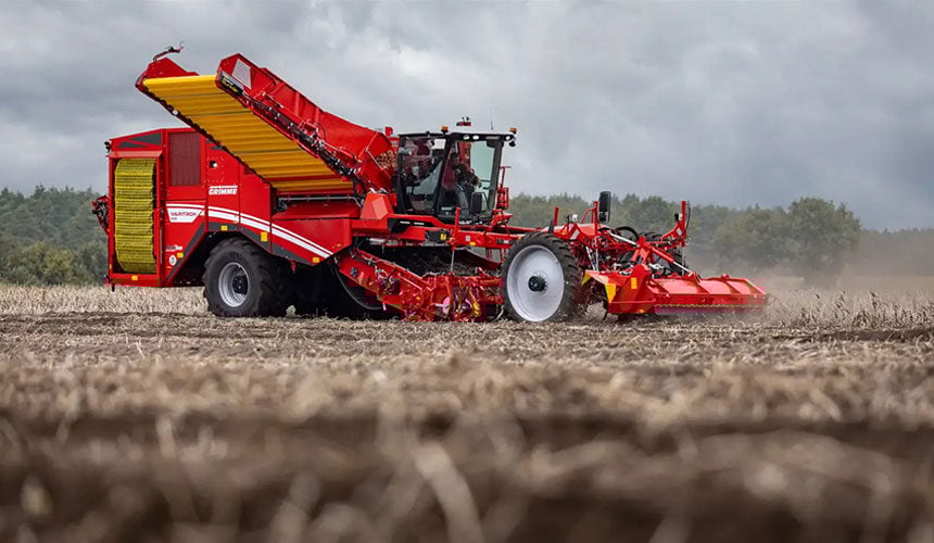 Self-propelled potato harvester