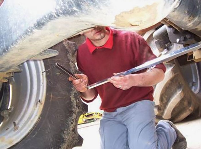 Position the measuring device on the rear wheels