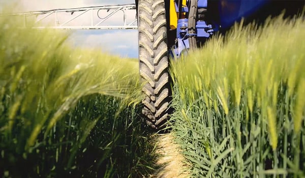 Comparison between a standard narrow tyre and a tyre with a steel belt