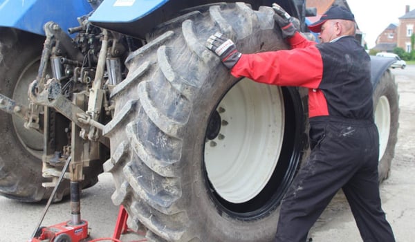 13 safety rules for operations involving agricultural tyres