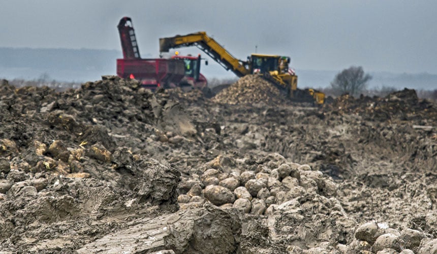 Complete soil destructuring resulting from harvesting on soggy ground