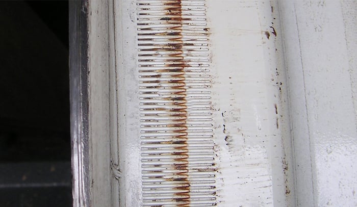 Knurling situated under the bead to prevent tyre slip