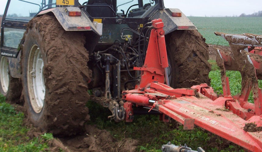 The tyre’s self-cleaning capacity is crucial  for clay soil