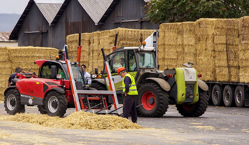 Handling operations on hard ground = agro-industrial tyres