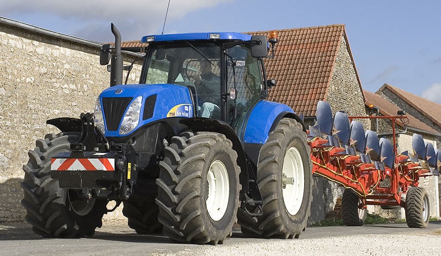 Firestone’s Maxi Traction tyres are highly resistant to wear during road use