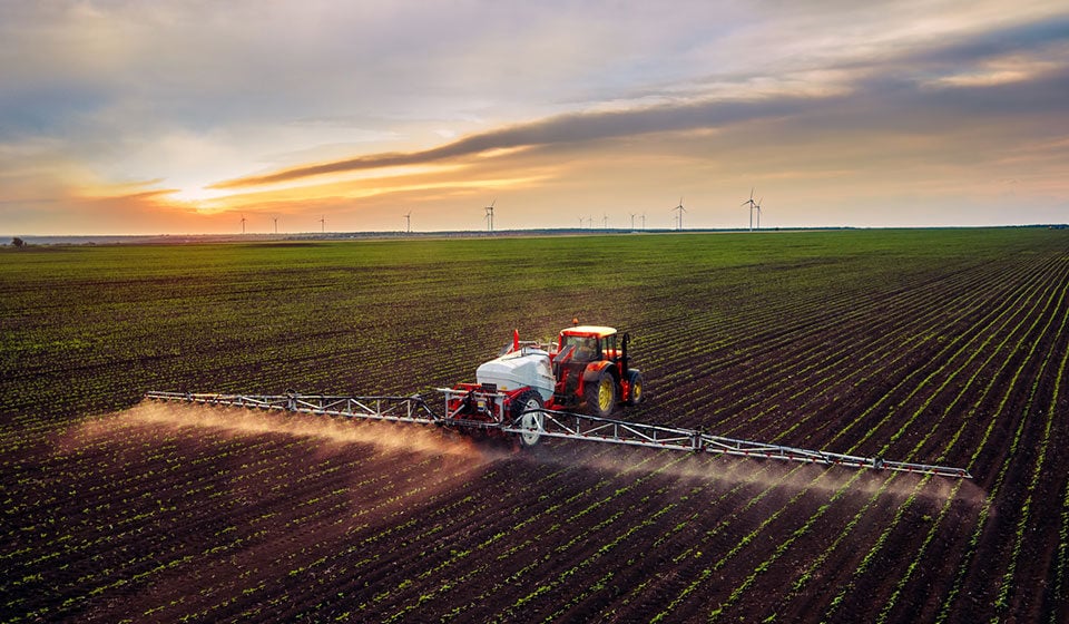 Narrow tyre with a steel belt; ideal for spraying