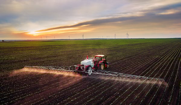 What is the advantage of having a narrow tyre with a steel belt?