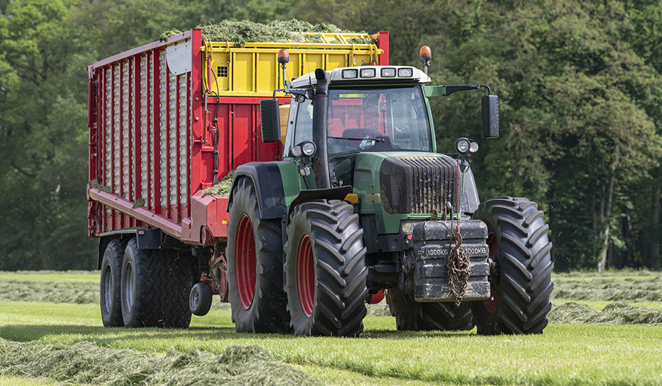 Impact of agricultural tyres on grass fields