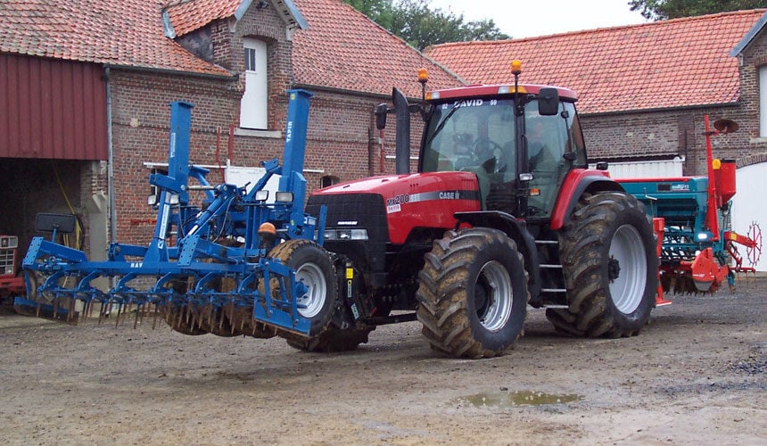 Which agricultural tyre can carry more weight with the same dimensions