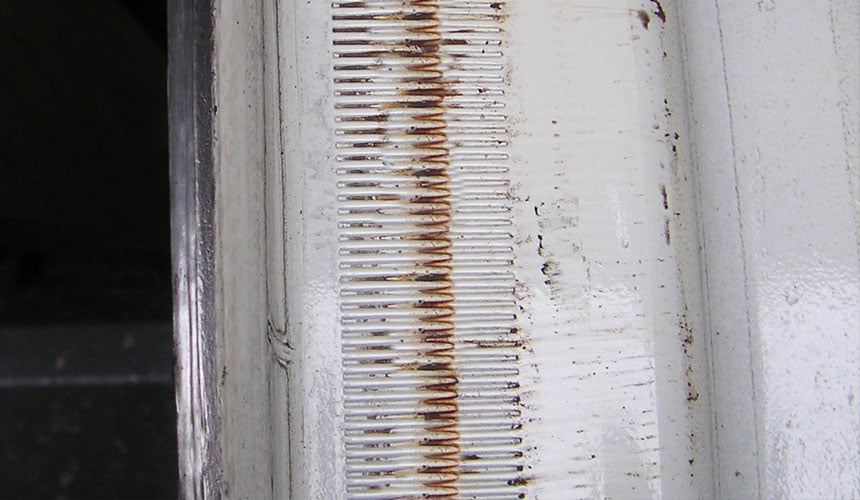 Grooves on the rim that must be clean, with no rust or paint