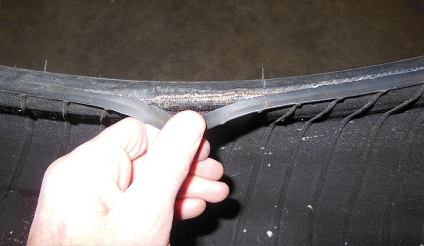 Bead damaged by a machine during mounting