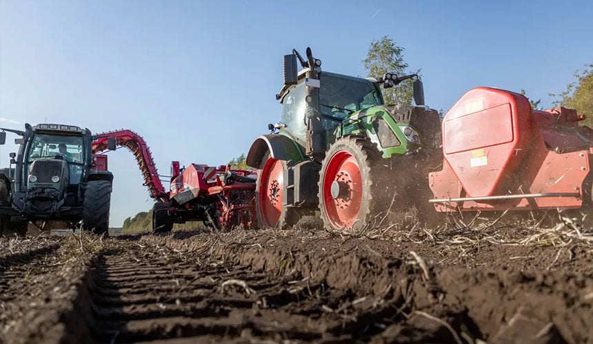 Tractor with narrow tyres for an in-line harvester