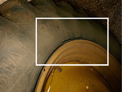 Fissure at the level of the bead turn-up