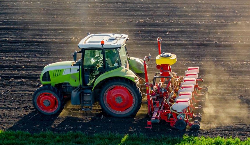 The use of narrow tyres right after seeding helps to protect the soil and the seedlings